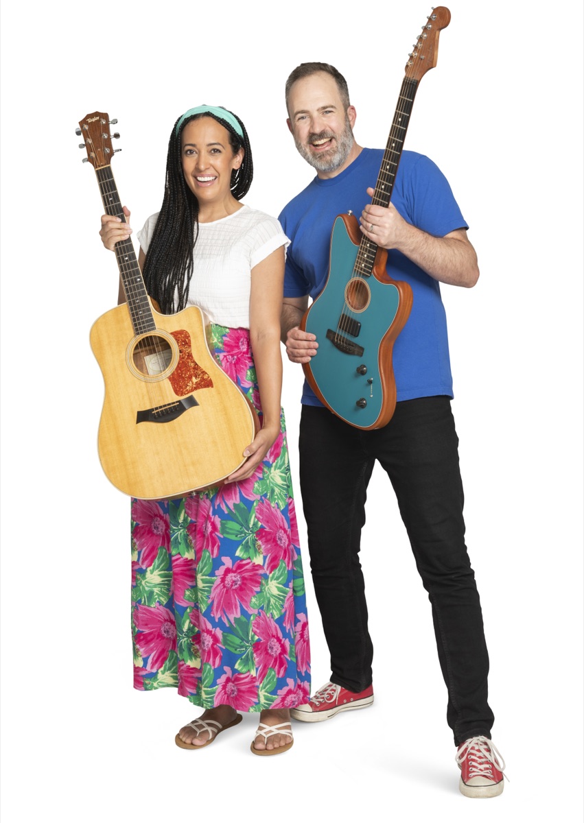 Will et Seeka avec leurs guitares